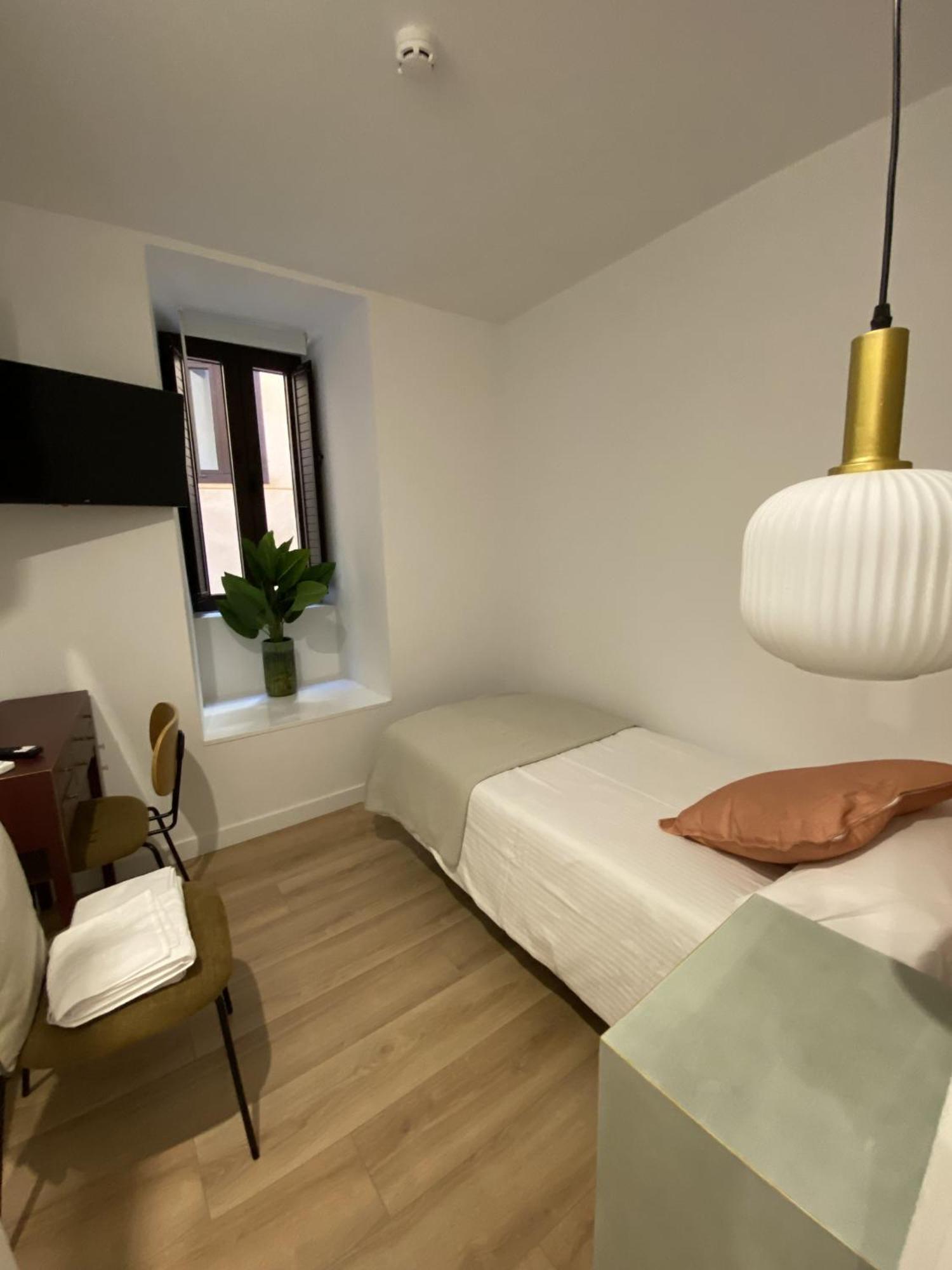 Apartamentos Penalara Segovia Exterior photo